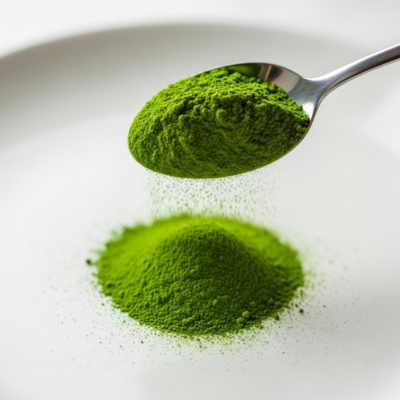 so sánh bột rau củ sạch và pha trộn trên bàn trắng